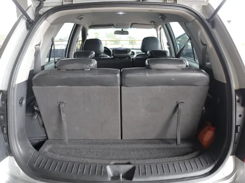 Kia Carens RONDO LX 2.0 MT 4X2 7PSJ