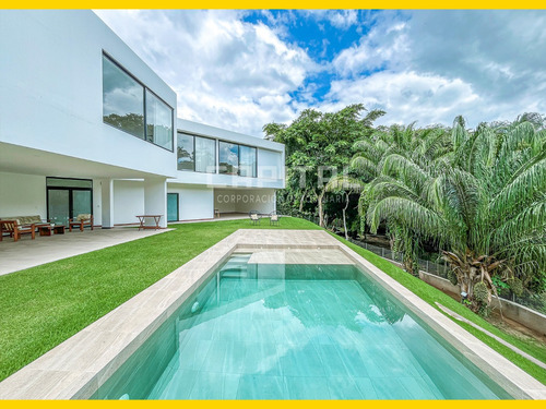 Hermosa Casa En Venta En Condominio Urubo Green