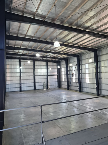 Imagen 2 de 10 de Excelente Depósito De 850 M²