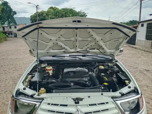 Mitsubishi L200 SPORTERO 2.5 Basica
