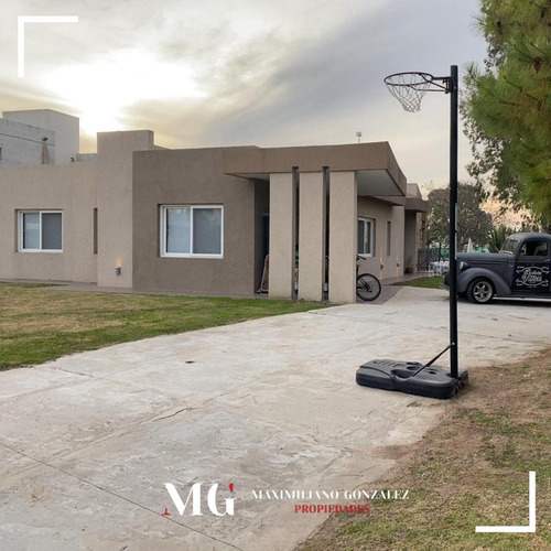 Imagen 2 de 11 de Casa En Venta En Barrio Privado Terralagos , Canning