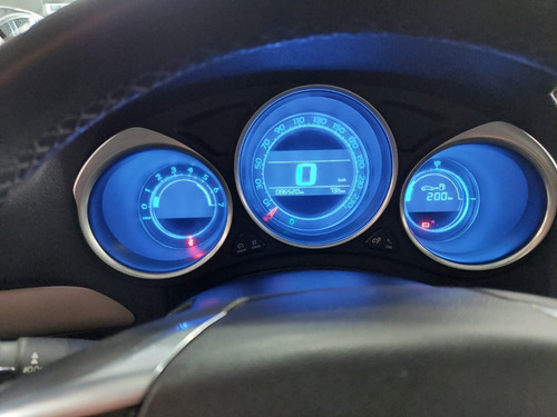 Imagen 13 de 18 de Citroën C4 Lounge 2017 1.6 Hdi 115 Feel Pack