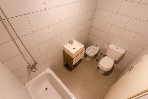 Venta De Departamento Monoambiente Divisible En Liniers - Piscina Sum Gimnasio Parrillas