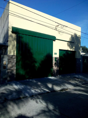 Excelente Galpón | A Metros De Av. Belgrano | Capitan Bermudez | Barrio Centro