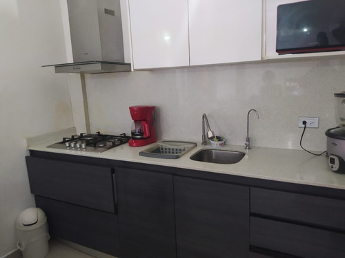 Imagen 10 de 25 de Town House En Urb. Lomas Del Este Res. Lomas Alto. Cl-fd605