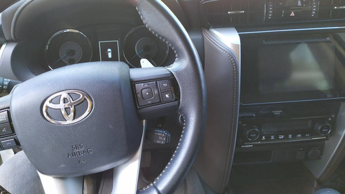 Imagem 8 de 11 de Toyota Hilux Sw4 2.7 Srv 7 Lugares 4x2 16v Flex 4p