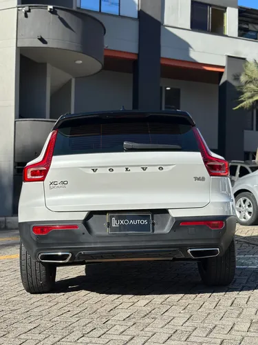 Volvo XC40 2.0 T4 R-Design