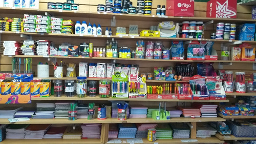 Imagen 2 de 11 de Libreria 5 Colegios Alrededor Vende L & L Group