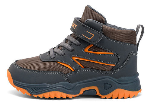 Zapatillas Deportivas Para Niños En El Ocio Al Aire Libre