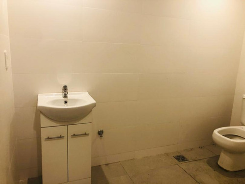 Local Comercial En Alquiler A Estrenar En Excelente Punto