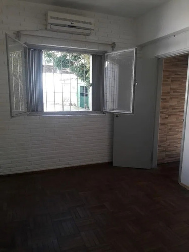 Imagen 4 de 5 de Lindo Apto Tipo Casa De 1 Dormitorio En Peñarol!