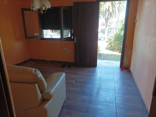 Imagen 3 de 14 de Casa De Dos Dormitorios Entrada Para Auto,patio,jardin