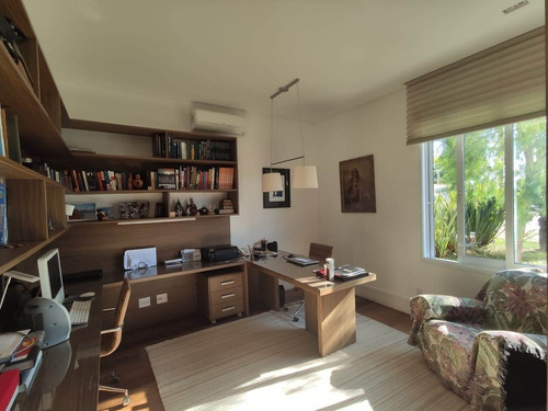 Tamboré 10 | Casa Alto Padrão | Vista Para Reserva | Piscina Aquecida | Adega Climatizada | Sala De Ginástica | 4 Suítes - Cnc1199