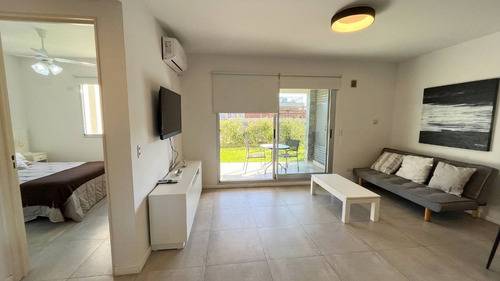 Departamento En Lagoon Pilar Con Cochera Y Jardin