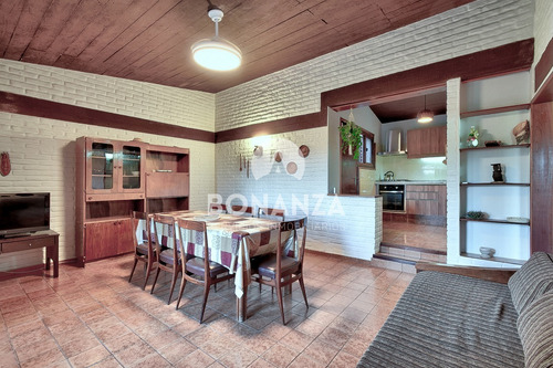 Imagen 6 de 24 de San Francisco, Piriápolis. Casa En Venta, Muy Buena Construcción Tradicional. Tres Cuadras De La Playa.