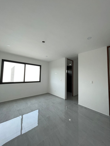Casa En Venta En Dzityá Mérida, De Dos Plantas Con 4 Habitaciones Y Alberca