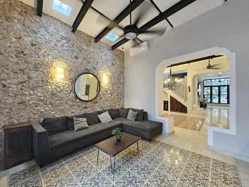 ¡a Un Paso De Paseo De Montejo! Casa Remodelada En Venta En El Centro De Mérida