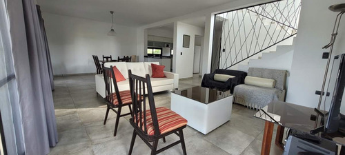 Imagen 6 de 11 de Alquiler Temporal - Country Valle Del Golf - Casa Con Piscina Galería Y Asador