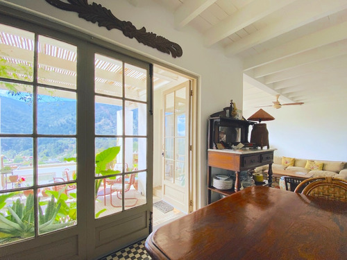 Encantadora Casa En El Corazón De Zapallar