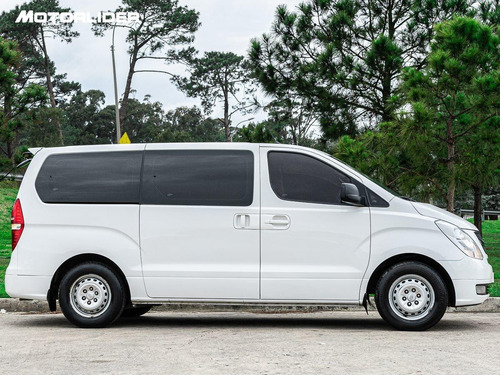 Imagen 6 de 25 de Hyundai H-1 2.5 Gls 12 Asientos | Permuta / Financia