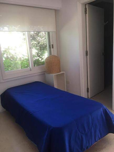 Casa En Alquiler De 3 Dormitorios C/ Cochera En Lugano