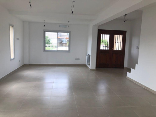 Imagen 3 de 17 de Casa Al Agua En Venta - U$s 289.000 - El Cantón Norte