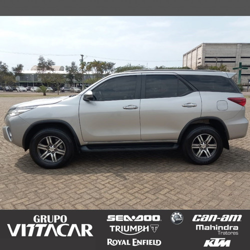 Toyota Hilux 2.7 Srv Cab. Dupla 4x2 Flex Aut. 4p