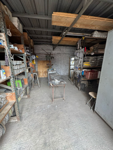 Excelente Propiedad Destinada A Bodega, Y Habitacion.