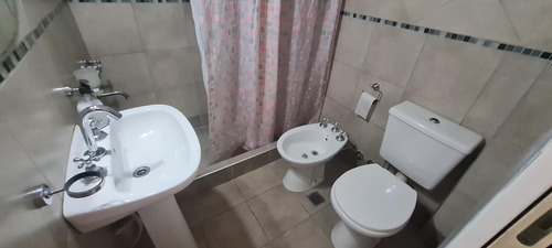 Ph Al Frente De 3 Ambientes Con Jardín, Cochera Y Posibilidad De 4º Dormitorio- En Venta