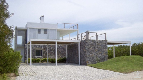 Casa En Alquiler Por Temporada De 4 Dormitorios En Club De Mar