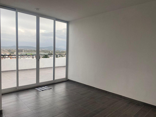 Casa En Venta A Pie De Calle En Residencial El Refugio, Querétaro