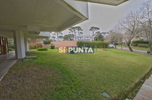 Imagen 17 de 21 de Apartamento En Playa Mansa A La Venta