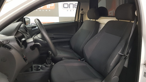 Imagem 9 de 10 de Volkswagen Saveiro 1.6 Msi Robust Cs 8v Flex 2p Manual 2019