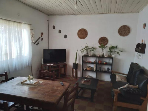 Casa En Venta - 2 Dormitorios 1 Baño - Cochera - 350mts2 - Almirante Brown