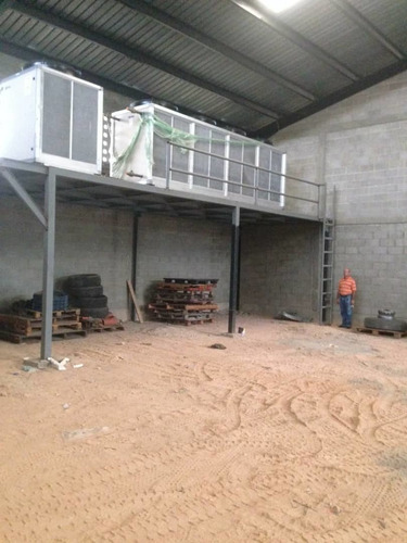 Imagen 3 de 10 de Se Vende 1365 M2 De Galpón 570 M2 Área De Refrigeración