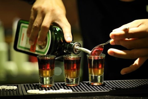 Imagen 3 de 6 de Jagermeister Licor De Hierbas 700ml Aleman
