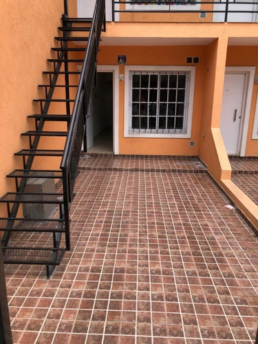 Imagen 2 de 14 de Departamento 2 1/2 Amb - Al Frente Con Cochera Y Patio - Con Renta