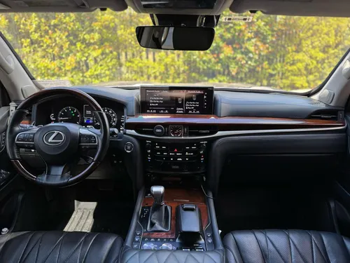 Lexus LX 5.7 570