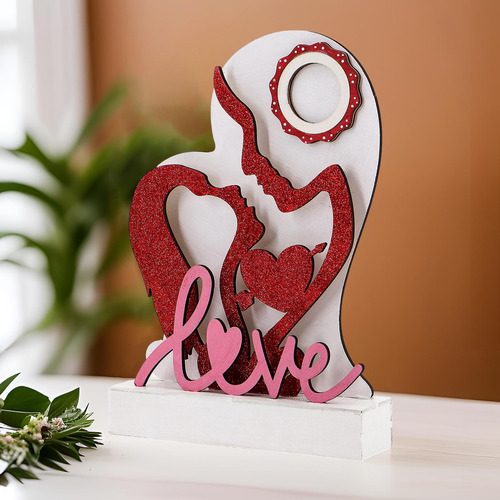 Silhueta De Casal De Madeira Com Decoração De Dia Dos