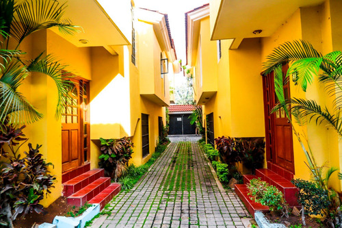 Imagen 9 de 14 de Casa Chica 3 Recs.coto En Av.patria X Andares Trato Directo