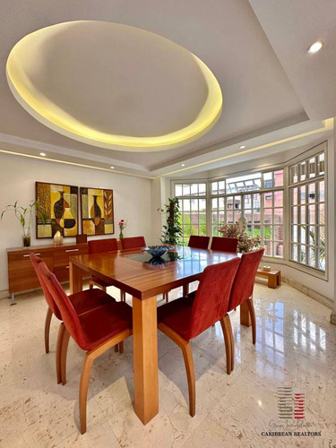 En Venta Hermosa Y Amplia Casa Quinta Ubicada En Los Samanes - Caracas