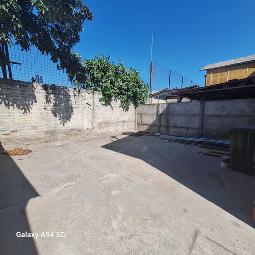 Se Vende Cómoda Casa 2 Pisos/3d/1b/ Amplio Patio Y 3 Est.