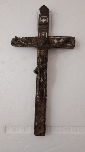 Cruz Antigua De Madera Y Bronce Con Incrustación En Nácar 
