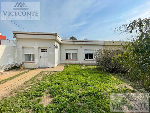 Casa 135 M2 Calle Rojas Nº 576 E/ Almafuerte Y Jose Hernandez, Brandsen.