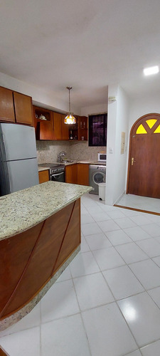 Imagen 10 de 14 de Apartamento Frente Al Mar Equipado En Alquiler