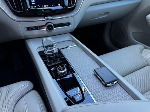 Volvo XC60 2.0 T8 Ultimate Recharge (Plug-In) 5P Hibrido