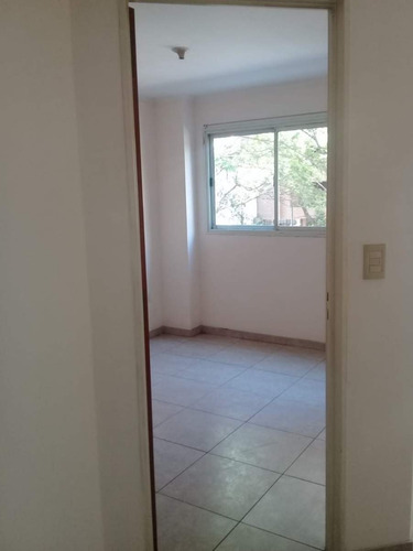 Imagen 5 de 13 de Depto 1 Dor Bv Illia Frente Con Balcon
