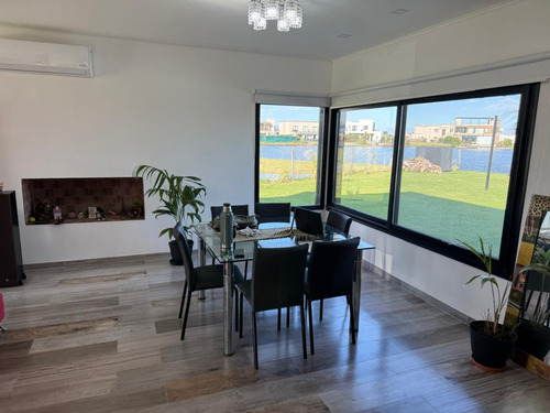 Venta - Casa Moderna Con Vista A La Laguna | Barrio Villalobos