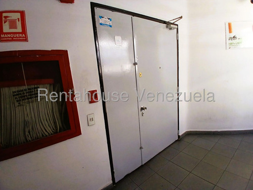 Oficina En Alquiler Los Cortijos De Lourdes Mls 25-15550 Yf