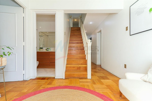 Casa En Venta De 5 Dorm. En Las Condes